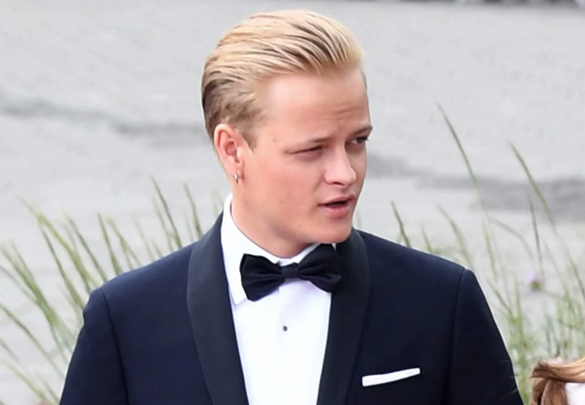 Сына норвежской кронпринцессы официально обвинили в 23 преступлениях, включая три изнасилования