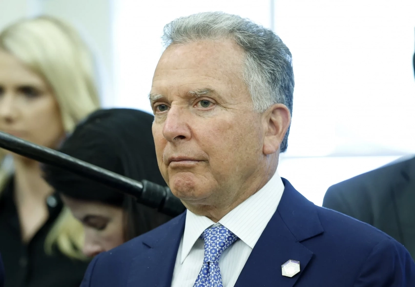 Миллиардер, спецпосланник Дональда Трампа перед встречей с Владимиром Путиным позавтракал чебуреком за 500 рублей