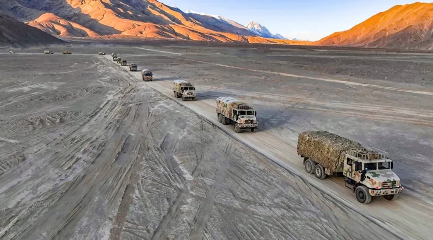 Техника НОАК продолжает ходить колоннами по открытой местности в рамках учений