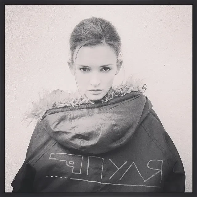 Паулина Андреева опубликовала архивные фото со съёмок сериала "Метод"