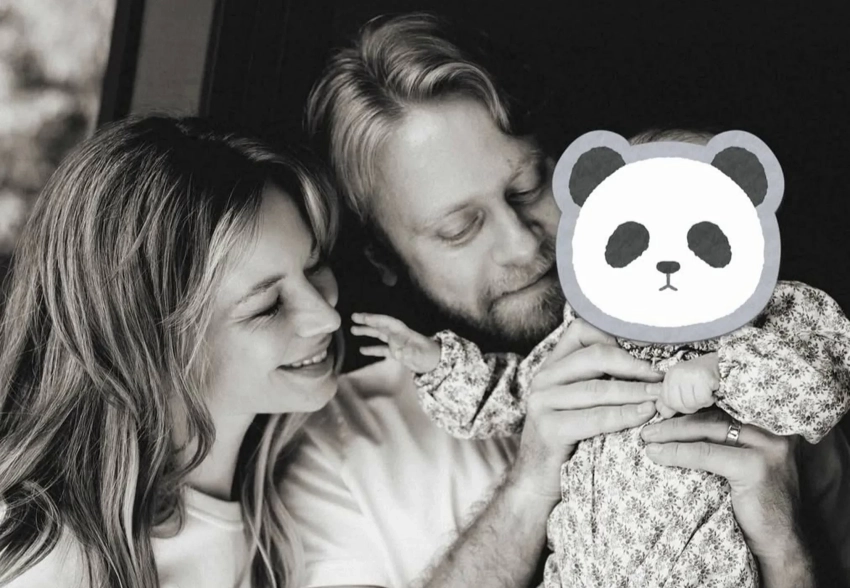 Новое фото: Светлана Устинова отметила первый день рождения дочери