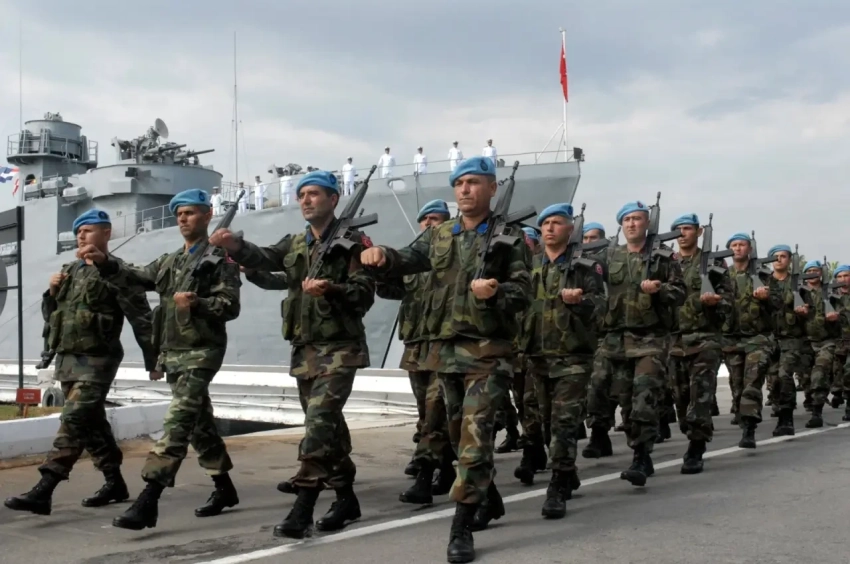 Анкара: обсуждать отправку турецких войск на Украину слишком рано