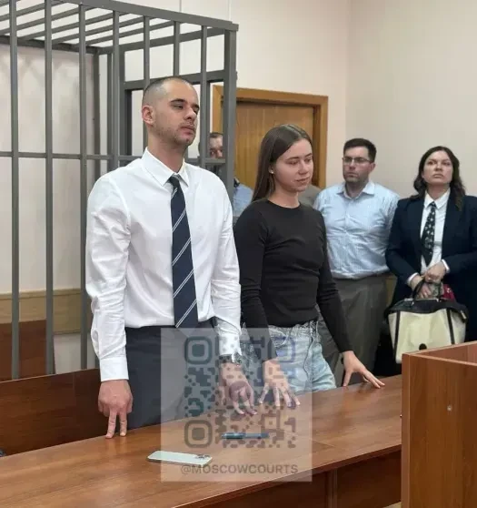 Блогер Александра Митрошина частично признала вину в отмывании 127 млн рублей. Ей продлили арест