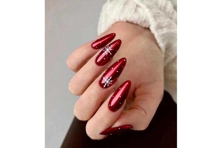 Лучшие дизайны ногтей на Новый год 2026 Огненной Лошади