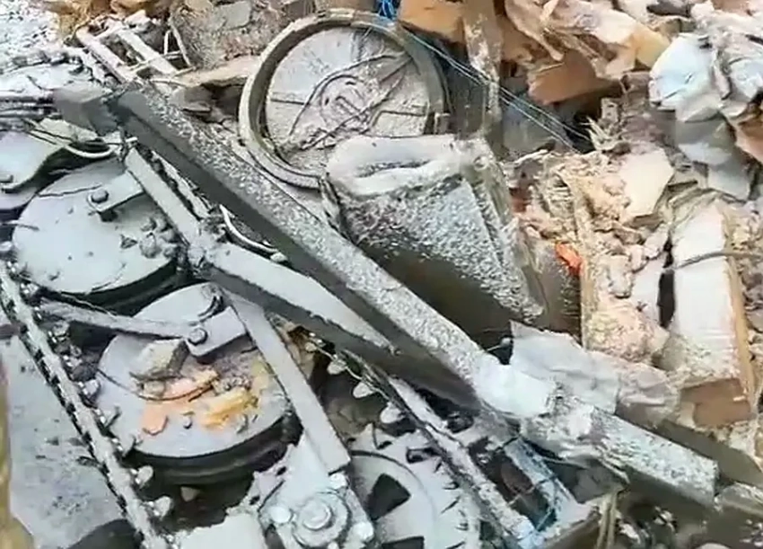 Очередная передряга: танк ВСУ раздавил роботизированную платформу с минами