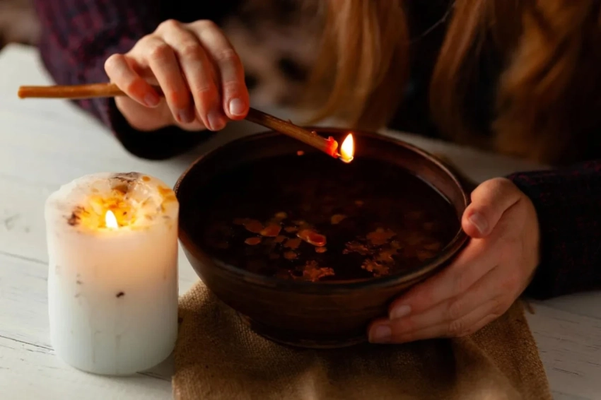 Как правильно гадать на воде и воске и трактовать необычные фигуры