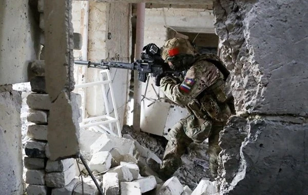 ВС РФ ведут тяжёлые бои в городской черте Лимана: новая сводка СВО от Юрия Подоляки на 14 февраля