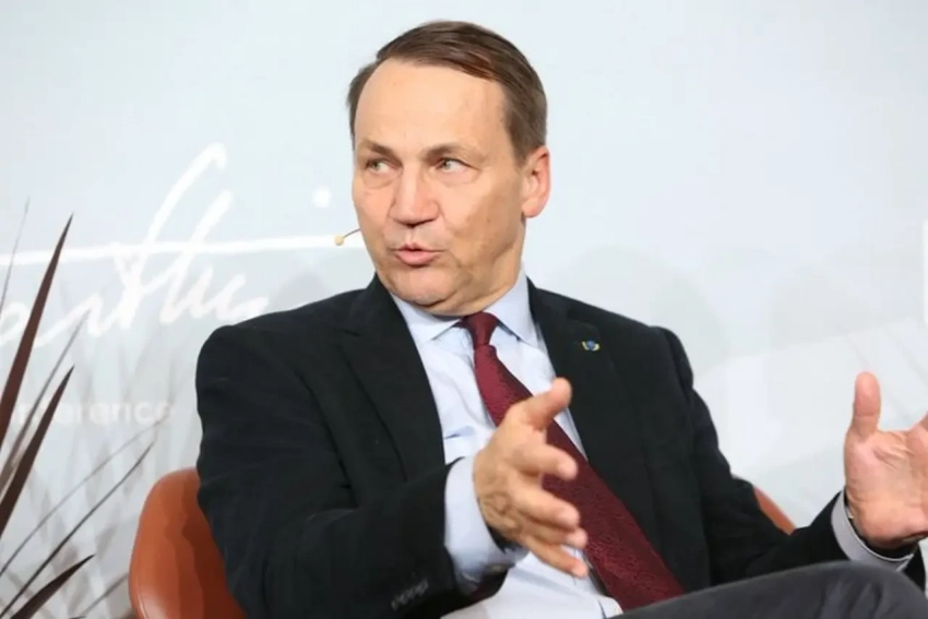 Сикорского возмутил Зеленский, не назвавший Польшу главным спонсором Киева