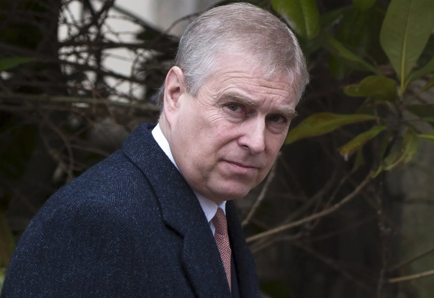 "Очень быстро снял полотенце". Знакомая Джеффри Эпштейна рассказала, что делала массаж голому принцу Эндрю в Букингемском дворце